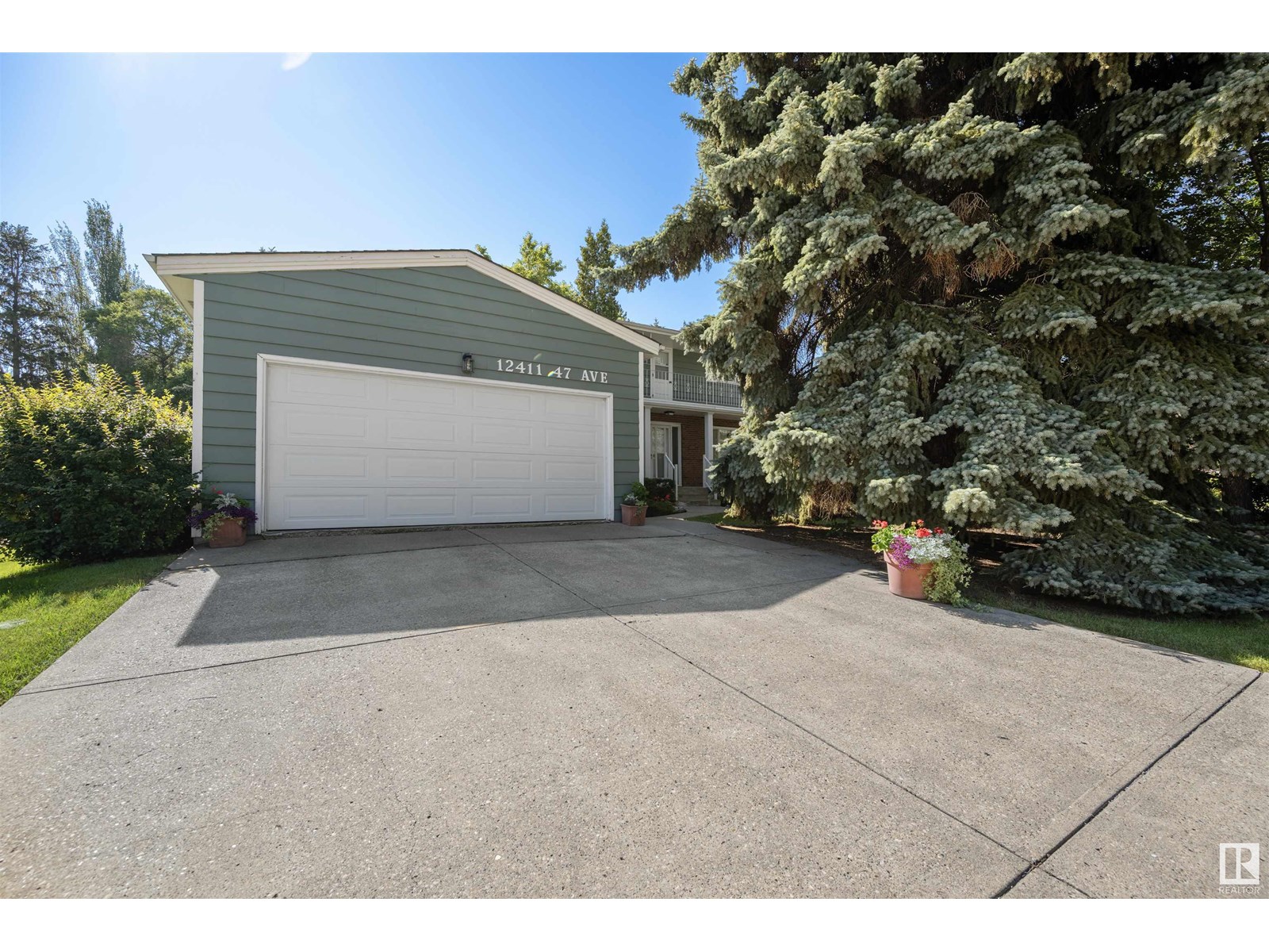 Photo 2 of 12411 47 Av Nw, Edmonton AB