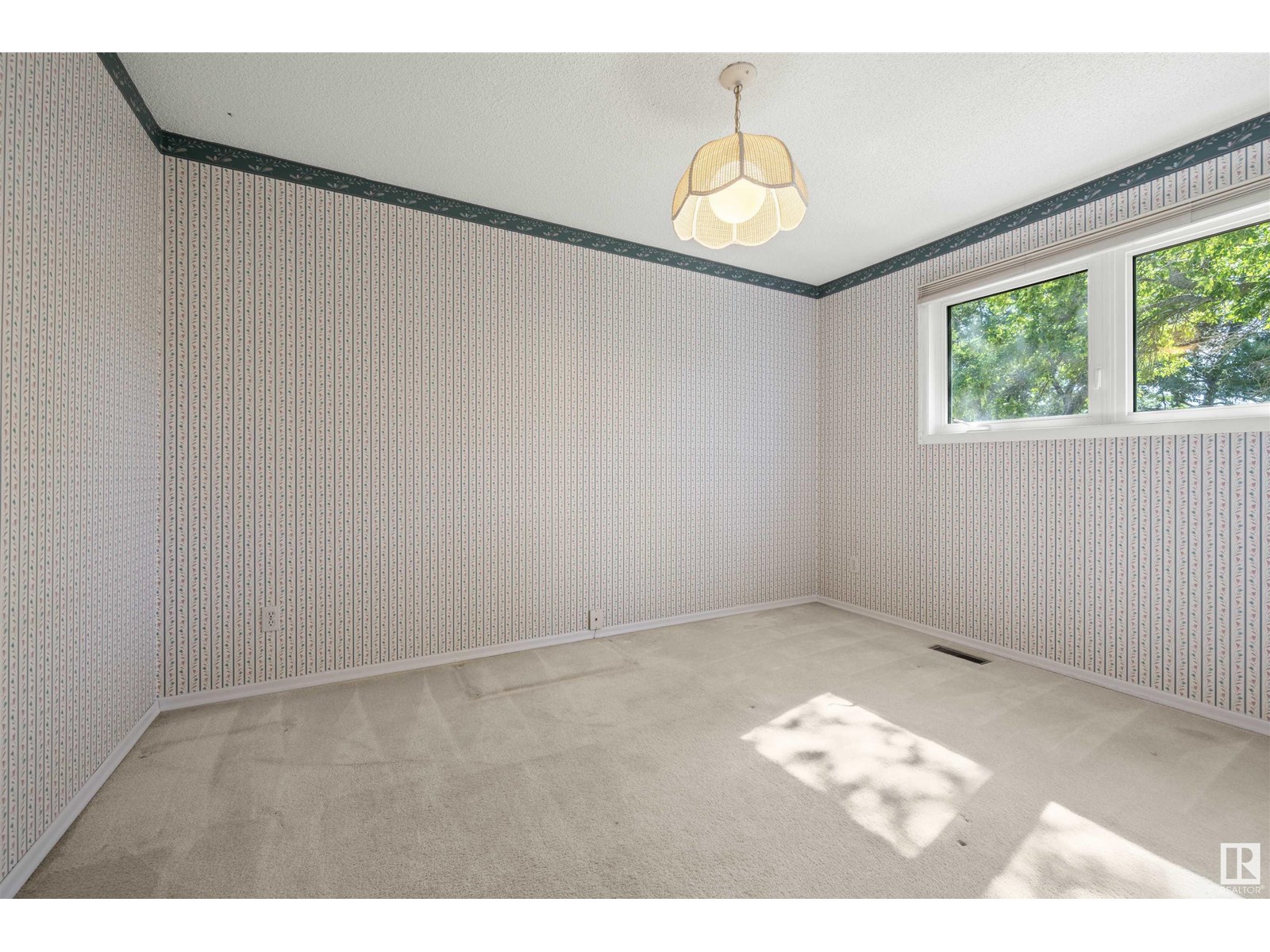 Photo 21 of 12411 47 Av Nw, Edmonton AB