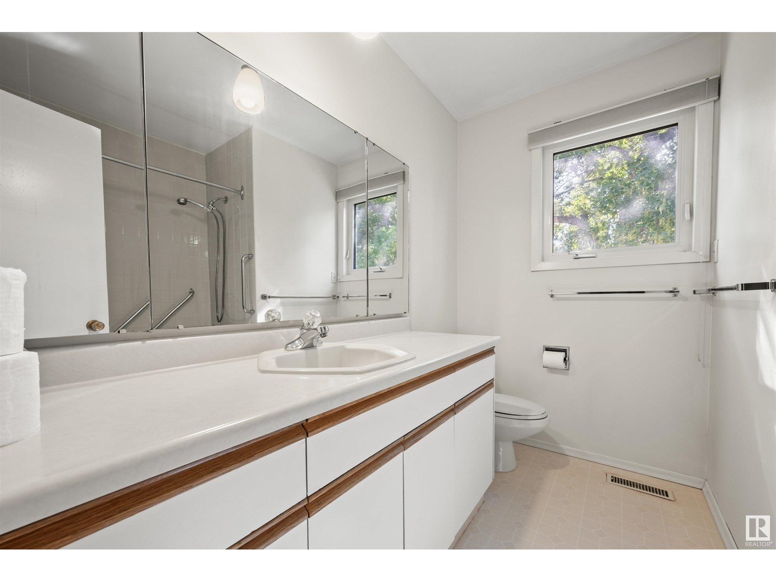 Photo 19 of 12411 47 Av Nw, Edmonton AB