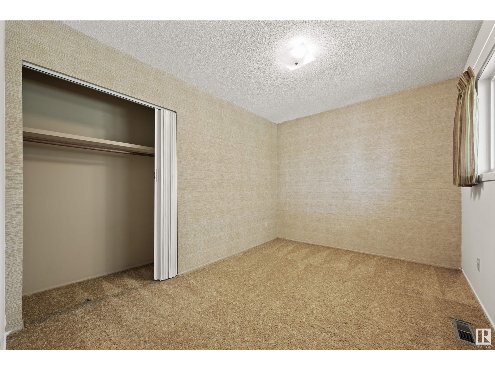 Photo 24 of 12411 47 Av Nw, Edmonton AB