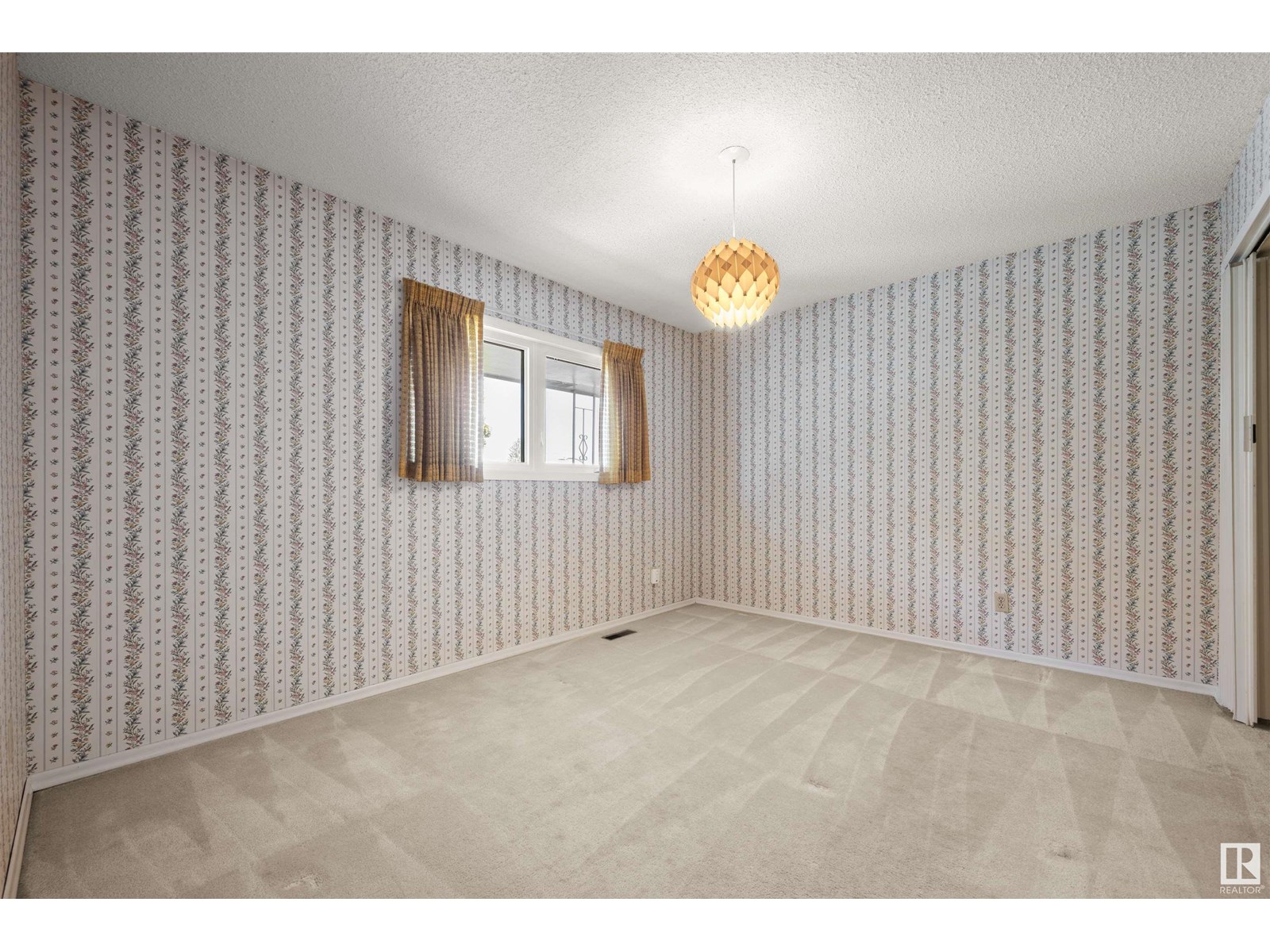 Photo 23 of 12411 47 Av Nw, Edmonton AB