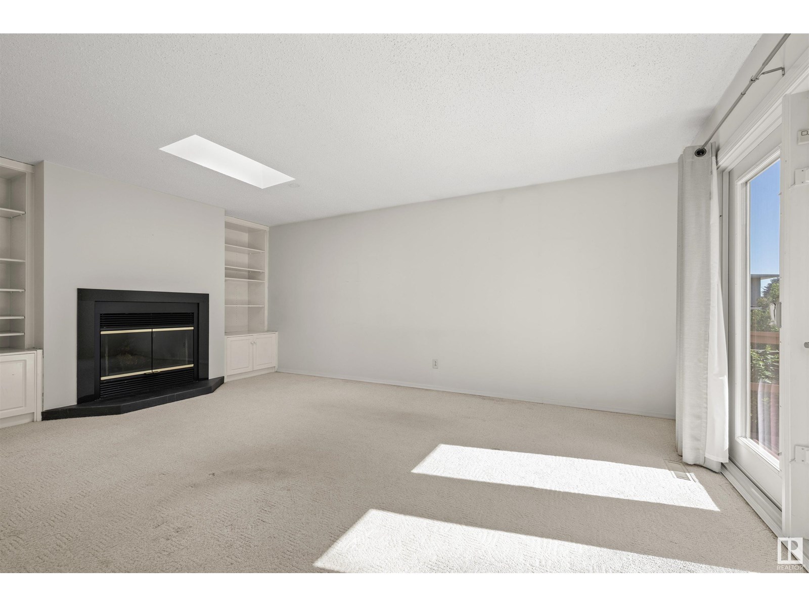 Photo 11 of 12411 47 Av Nw, Edmonton AB