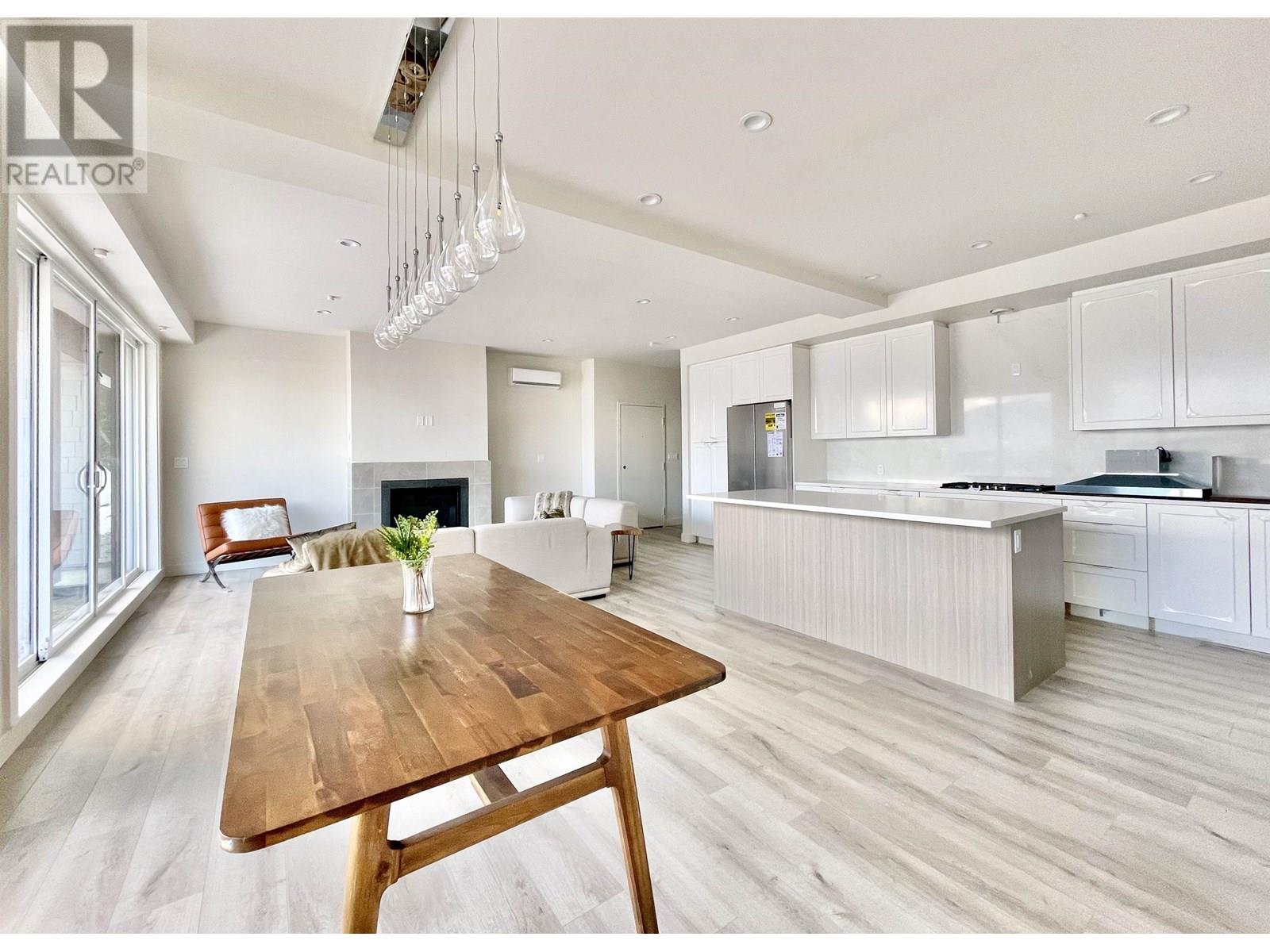 8101 464 EAGLECREST DRIVE, Gibsons