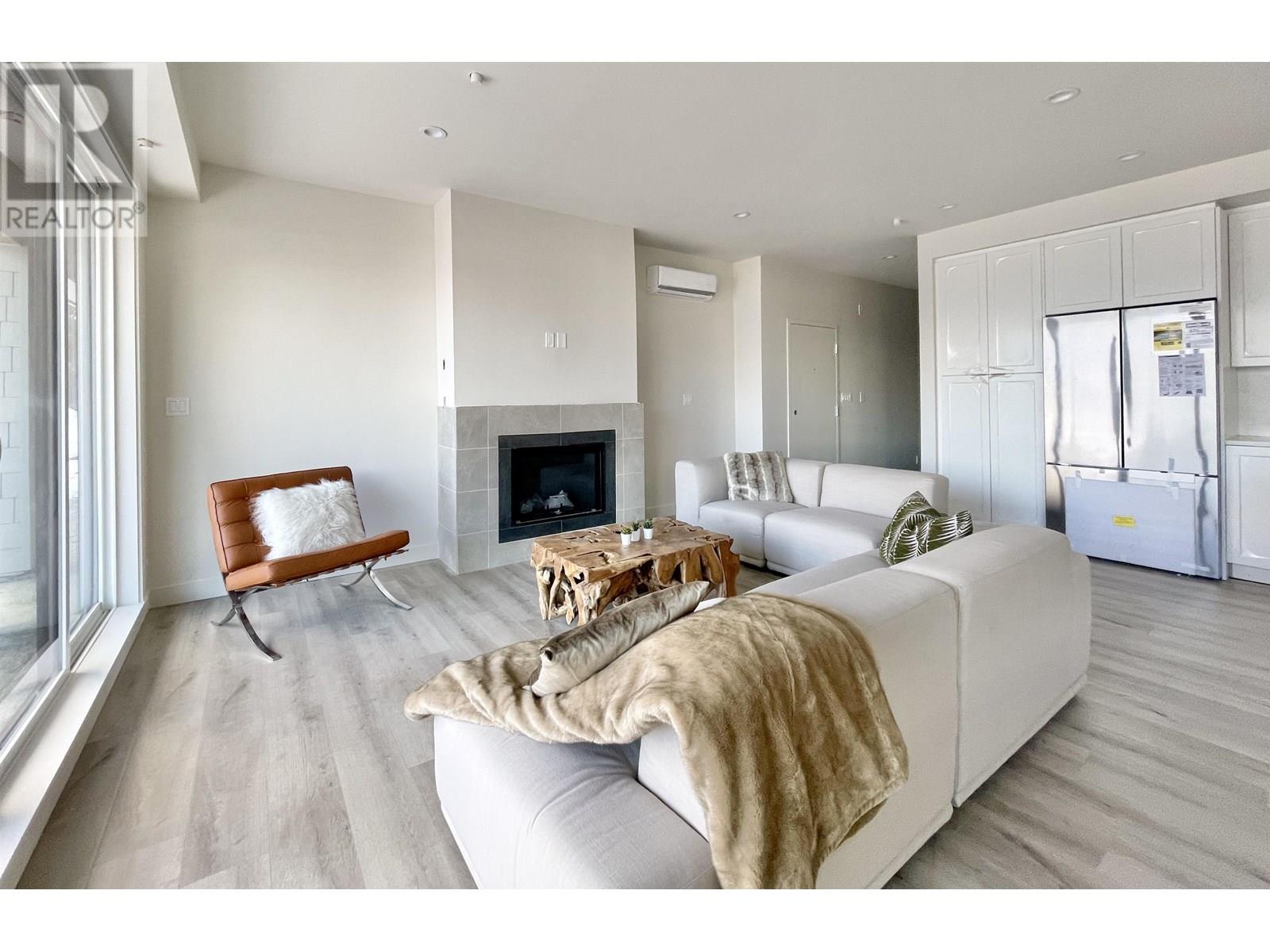 8101 464 EAGLECREST DRIVE, Gibsons