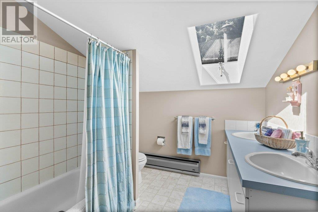 Photo 6 of 4842 Sunnybrae Canoe Point Road, Tappen BC