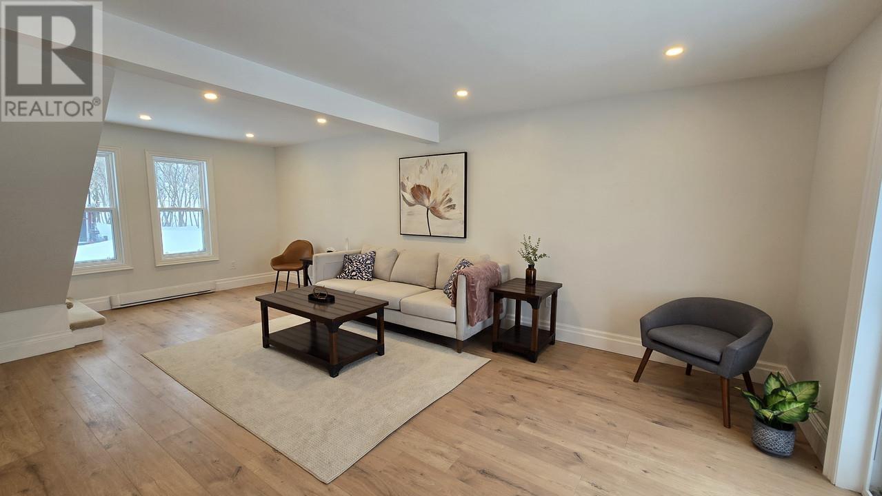 Photo 10 of 44 Pinder Dr, Prince Township ON