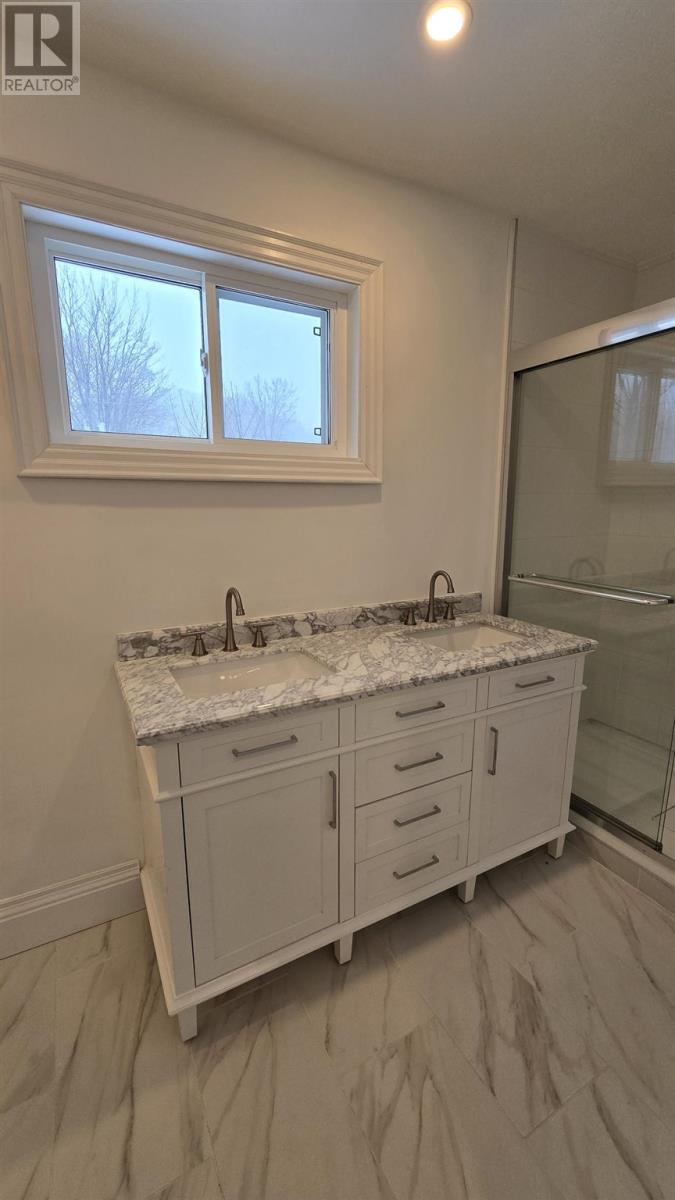 Photo 26 of 44 Pinder Dr, Prince Township ON