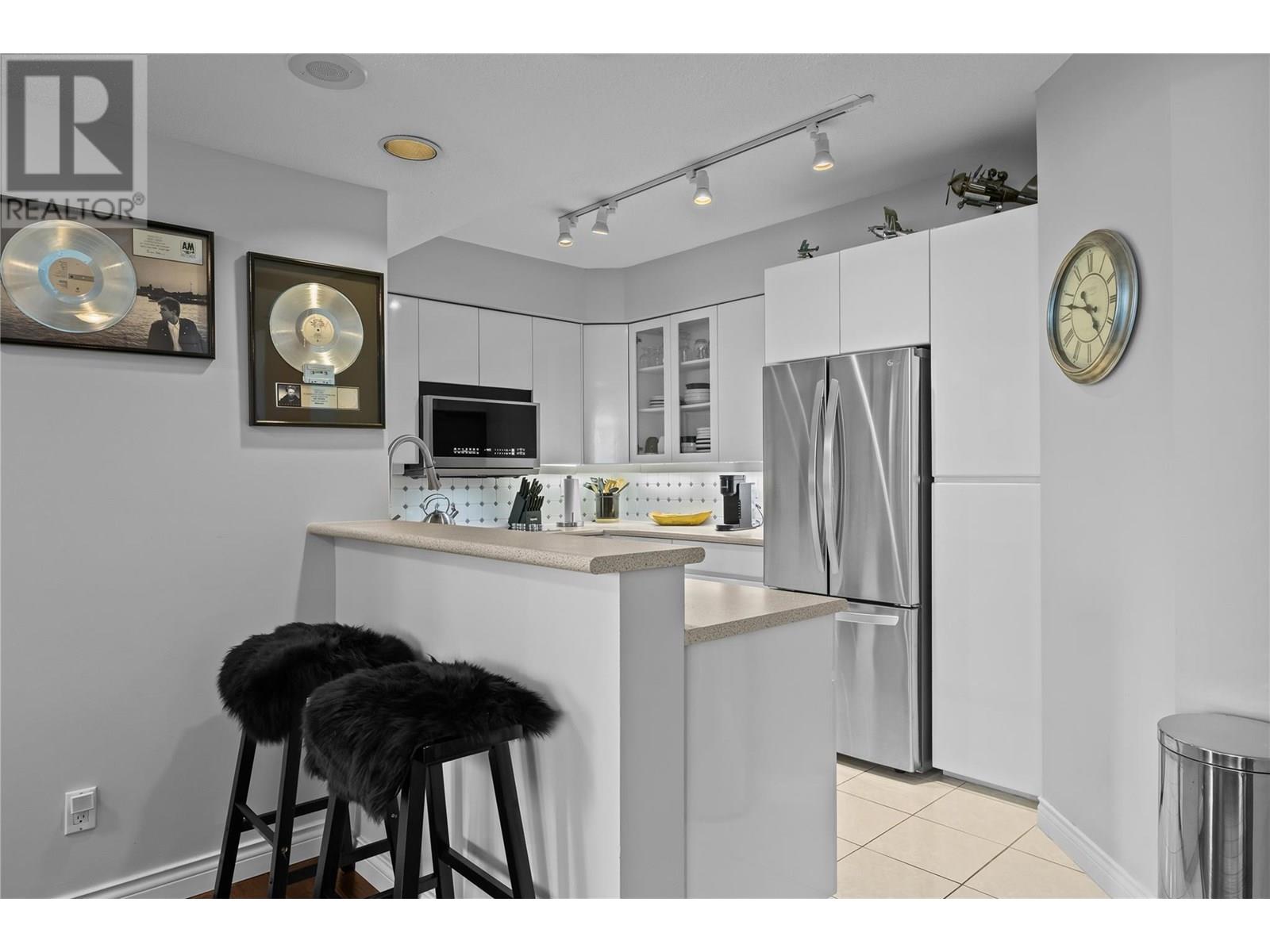 Photo 2 of 1152 Sunset Drive Unit 706, Kelowna BC