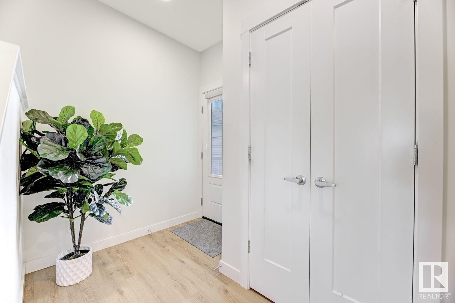 Photo 3 of 17024 45 St Nw, Edmonton AB