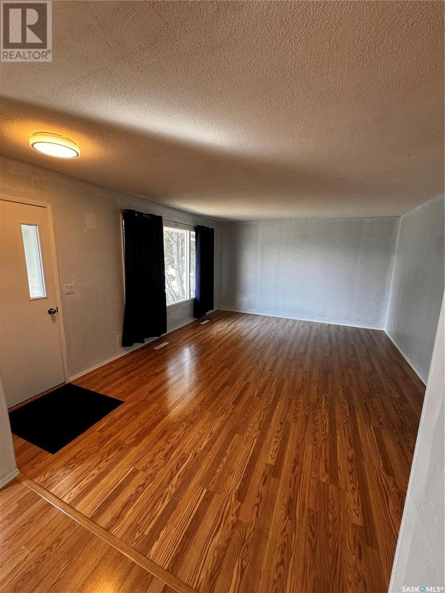 Photo 12 of 92 Scott Crescent, Weyburn SK