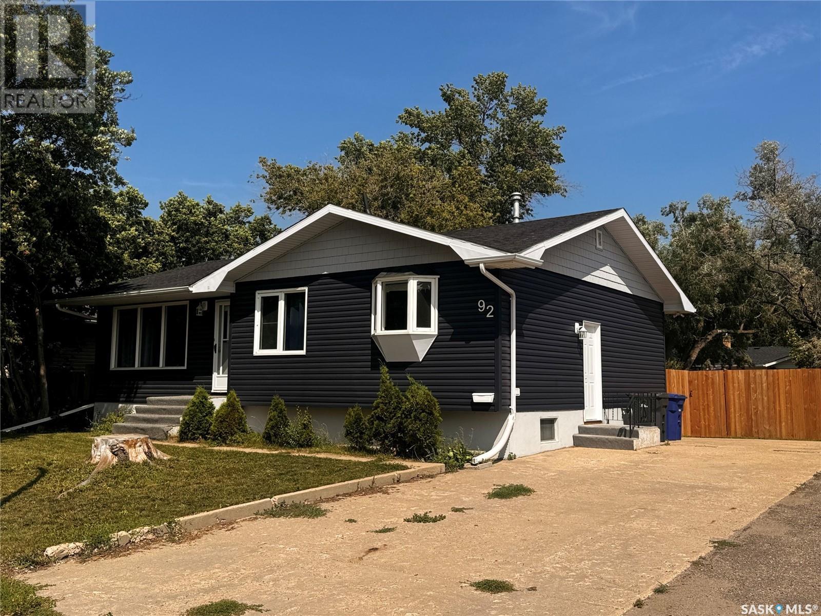 Photo 2 of 92 Scott Crescent, Weyburn SK
