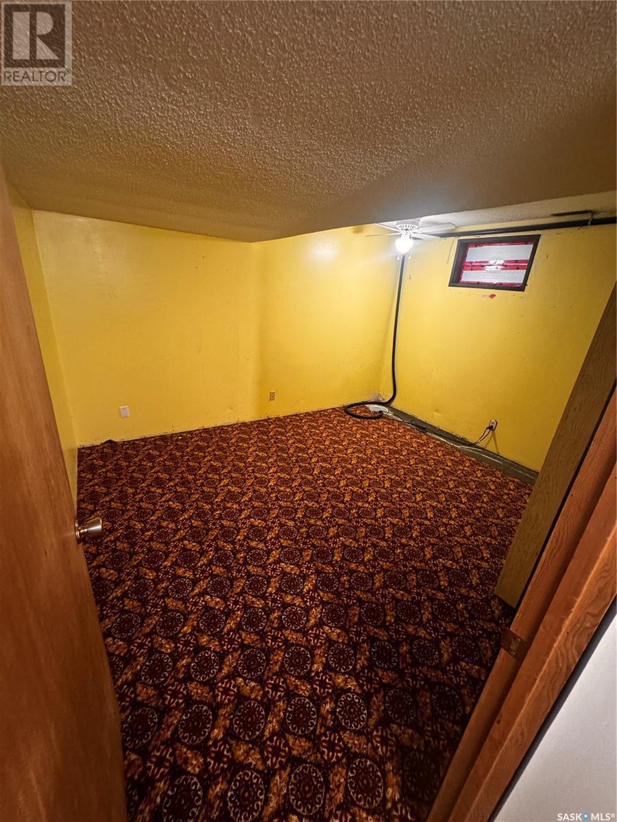 Photo 28 of 92 Scott Crescent, Weyburn SK