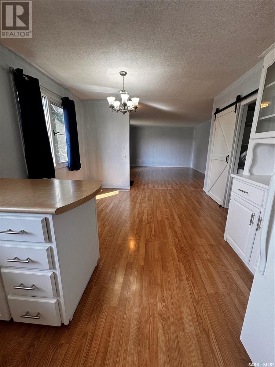 Photo 9 of 92 Scott Crescent, Weyburn SK