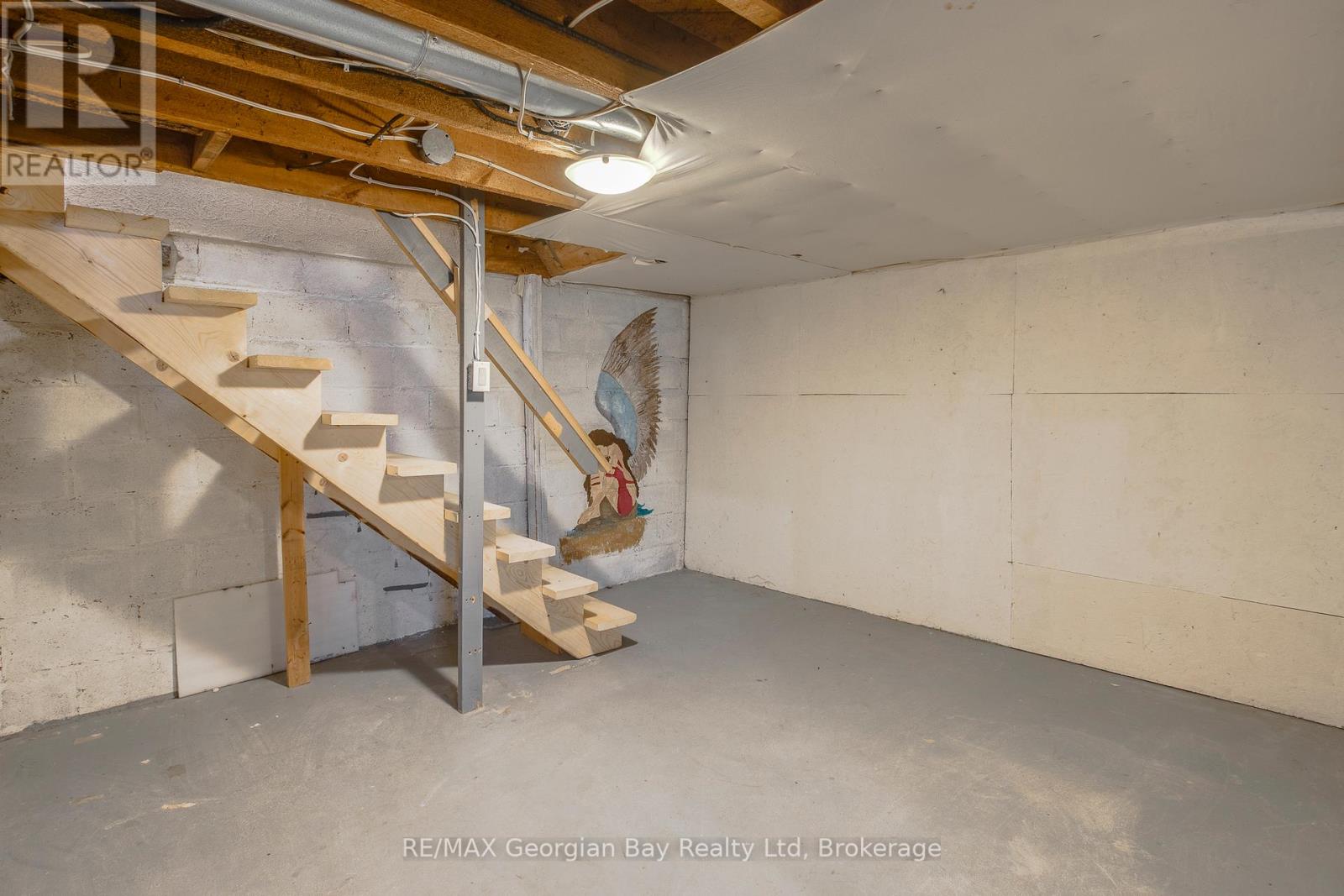Photo 17 of 16 Edward Street, Penetanguishene ON
