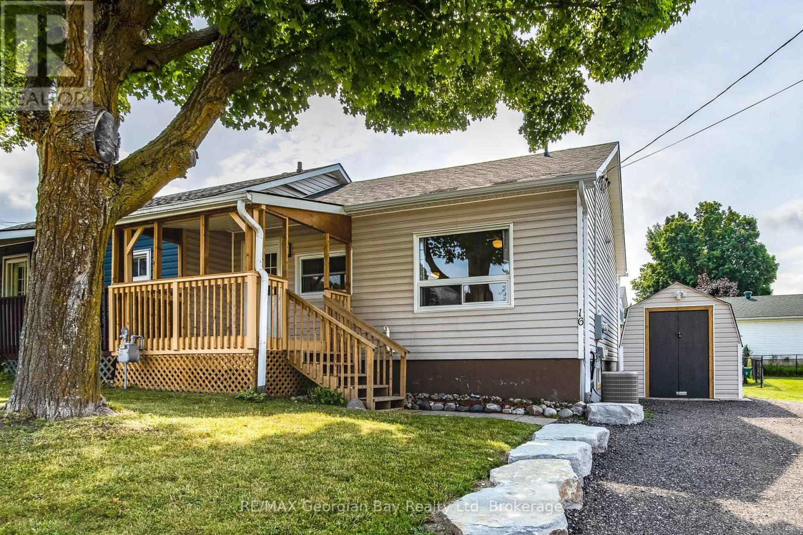 Photo 31 of 16 Edward Street, Penetanguishene ON