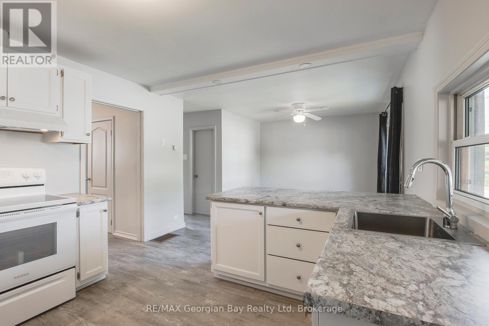 Photo 6 of 16 Edward Street, Penetanguishene ON