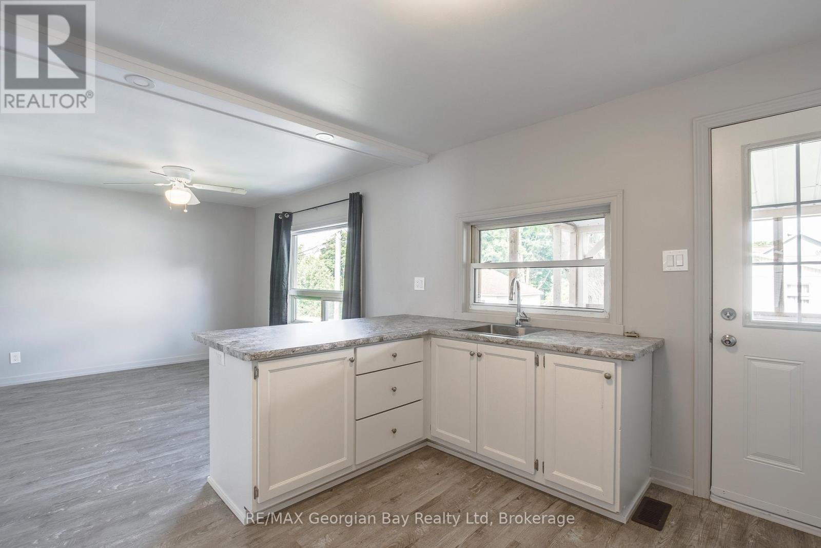 Photo 7 of 16 Edward Street, Penetanguishene ON