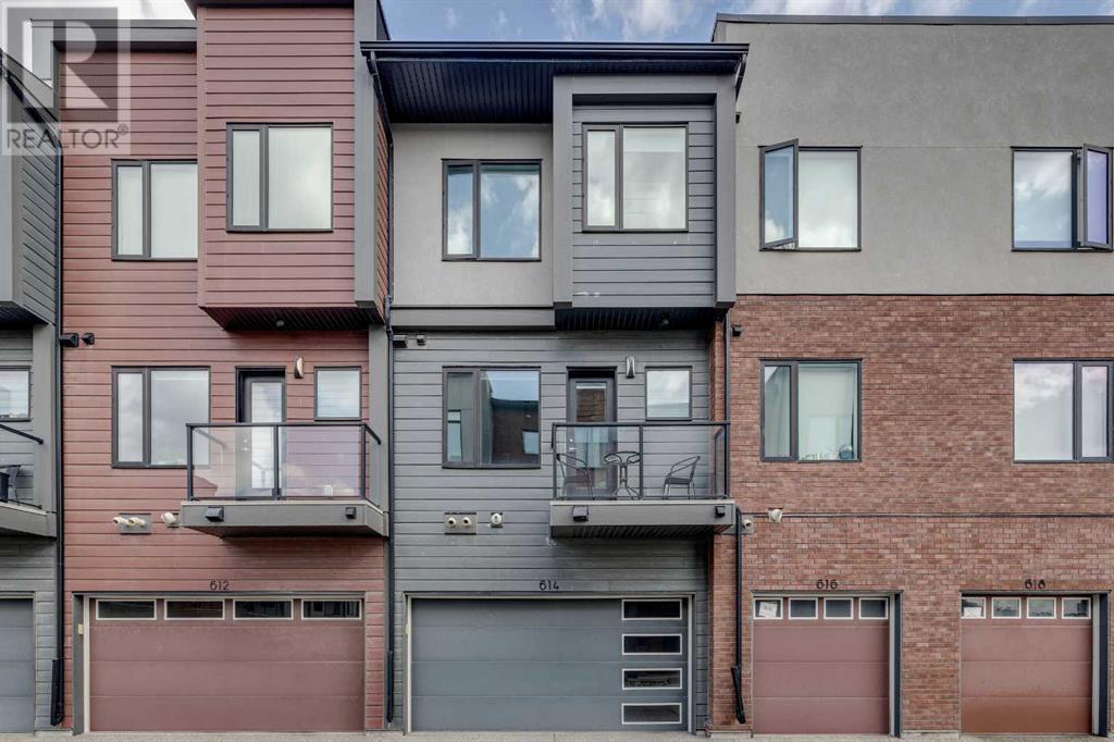 Single Family House for Sale in  Greenbriar Common NW Greenwood/Greenbriar Calgary 