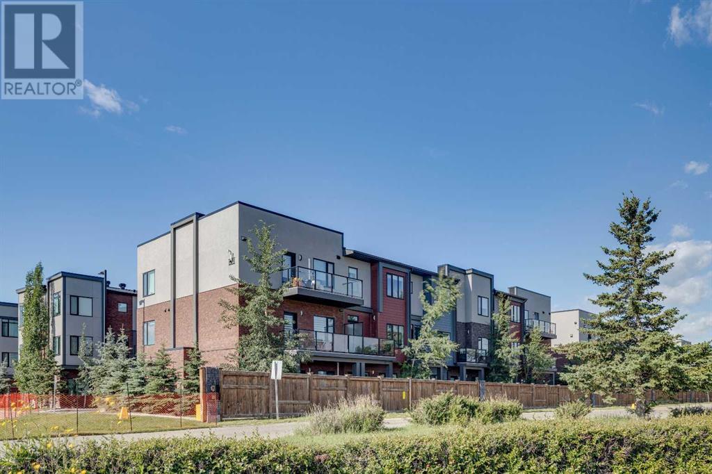 Single Family House for Sale in  Greenbriar Common NW Greenwood/Greenbriar Calgary 
