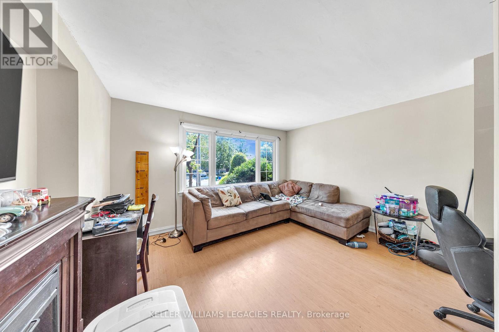 Photo 2 of 710 Cameron Street, Peterborough Central ON