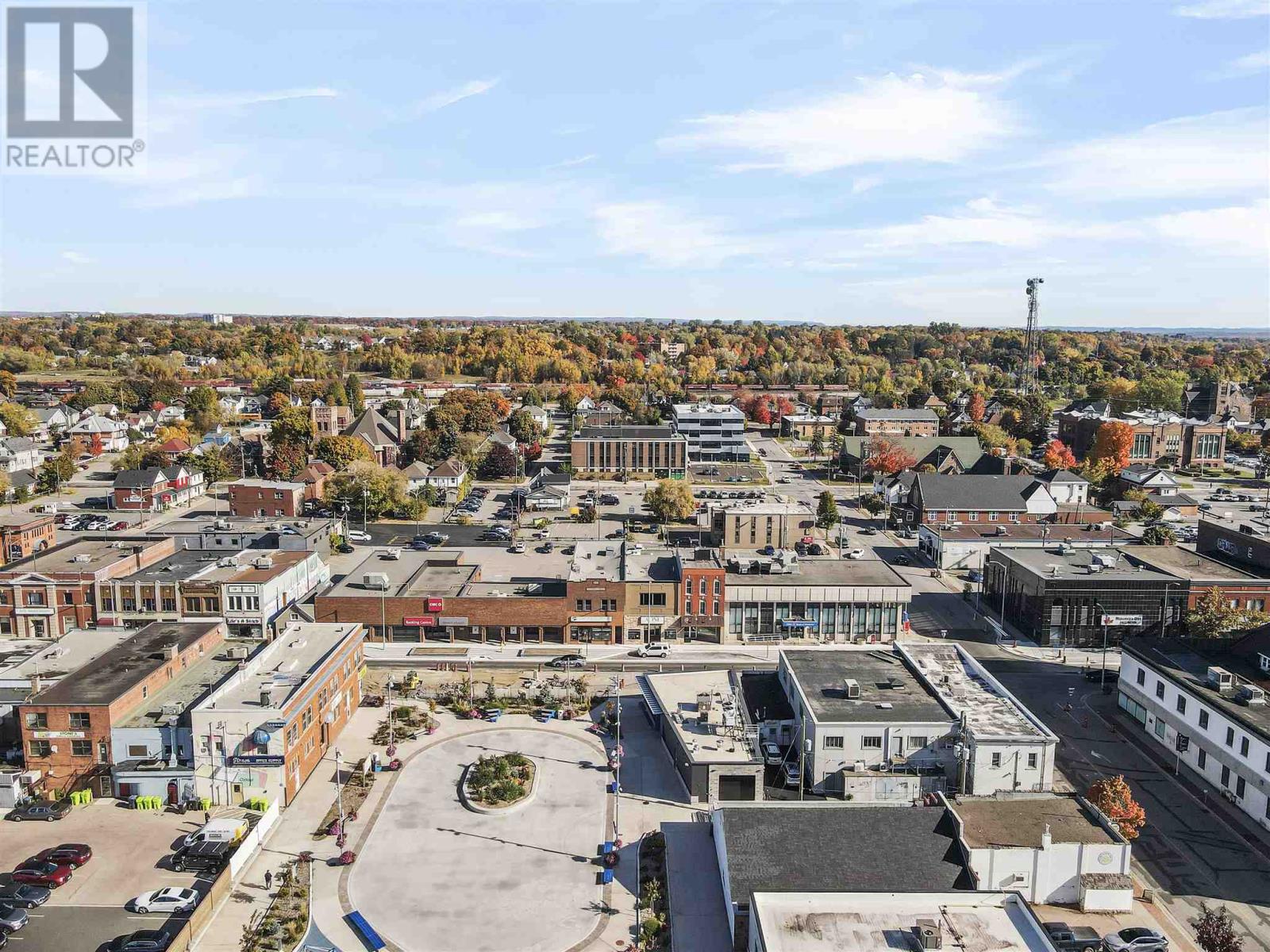 Photo 2 of 536 542 Queen St, Sault Ste Marie ON