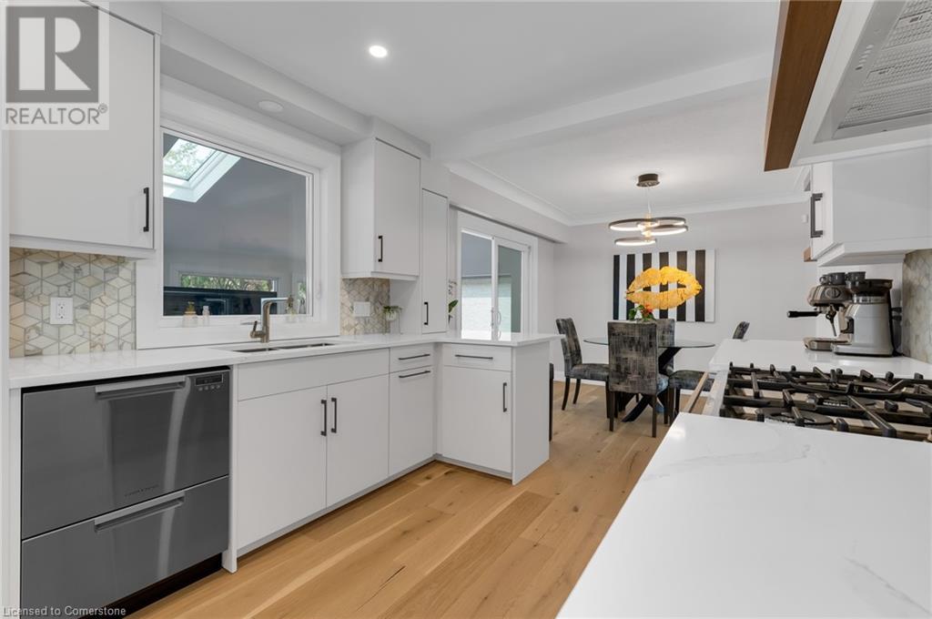 Photo 8 of 83 Dorchester Drive, Grimsby ON