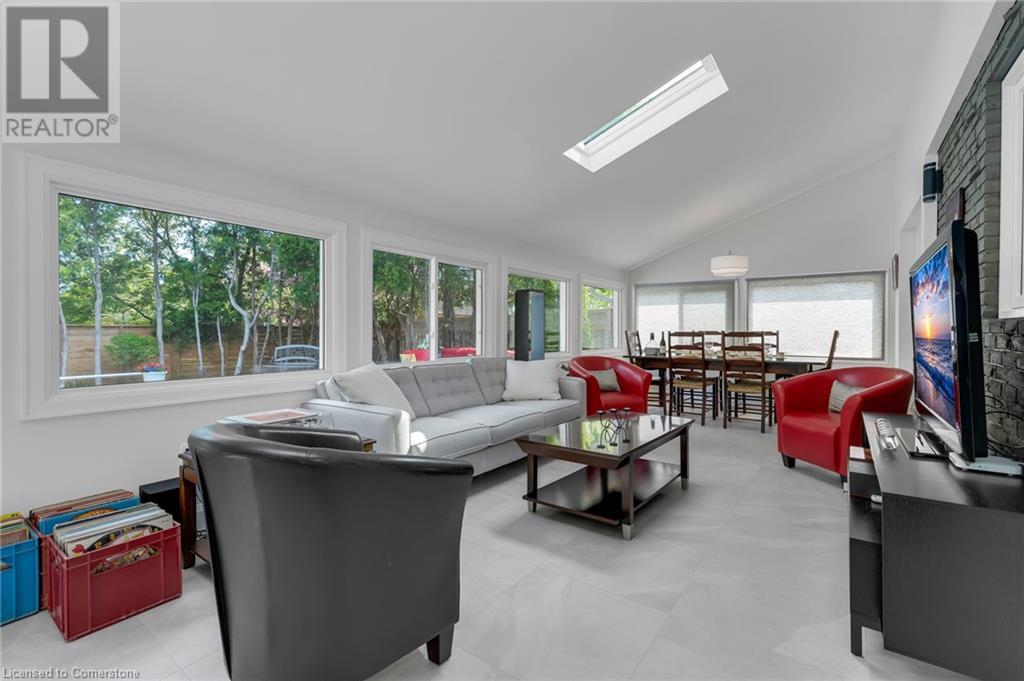 Photo 22 of 83 Dorchester Drive, Grimsby ON