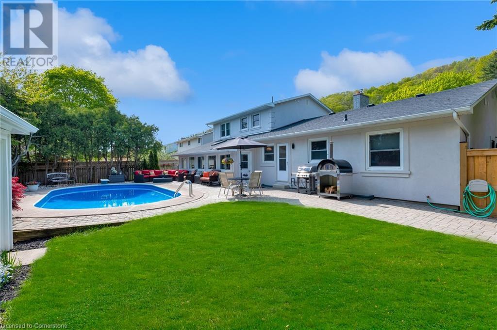 Photo 39 of 83 Dorchester Drive, Grimsby ON