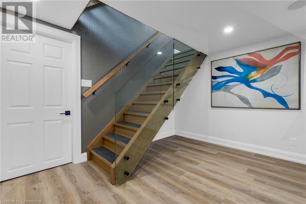 Photo 34 of 83 Dorchester Drive, Grimsby ON