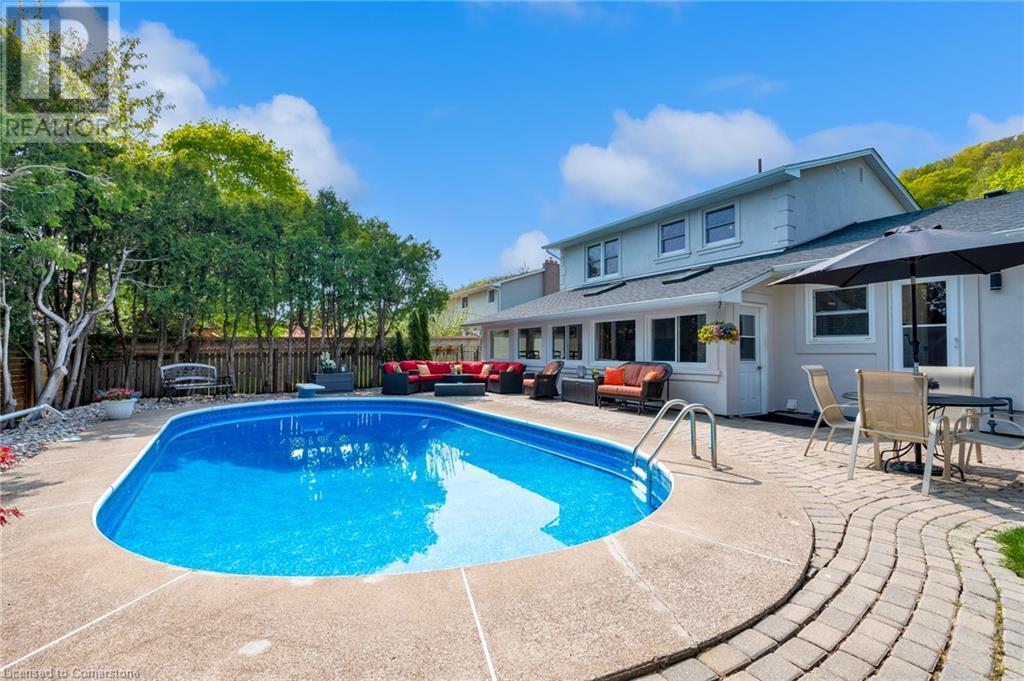 Photo 40 of 83 Dorchester Drive, Grimsby ON