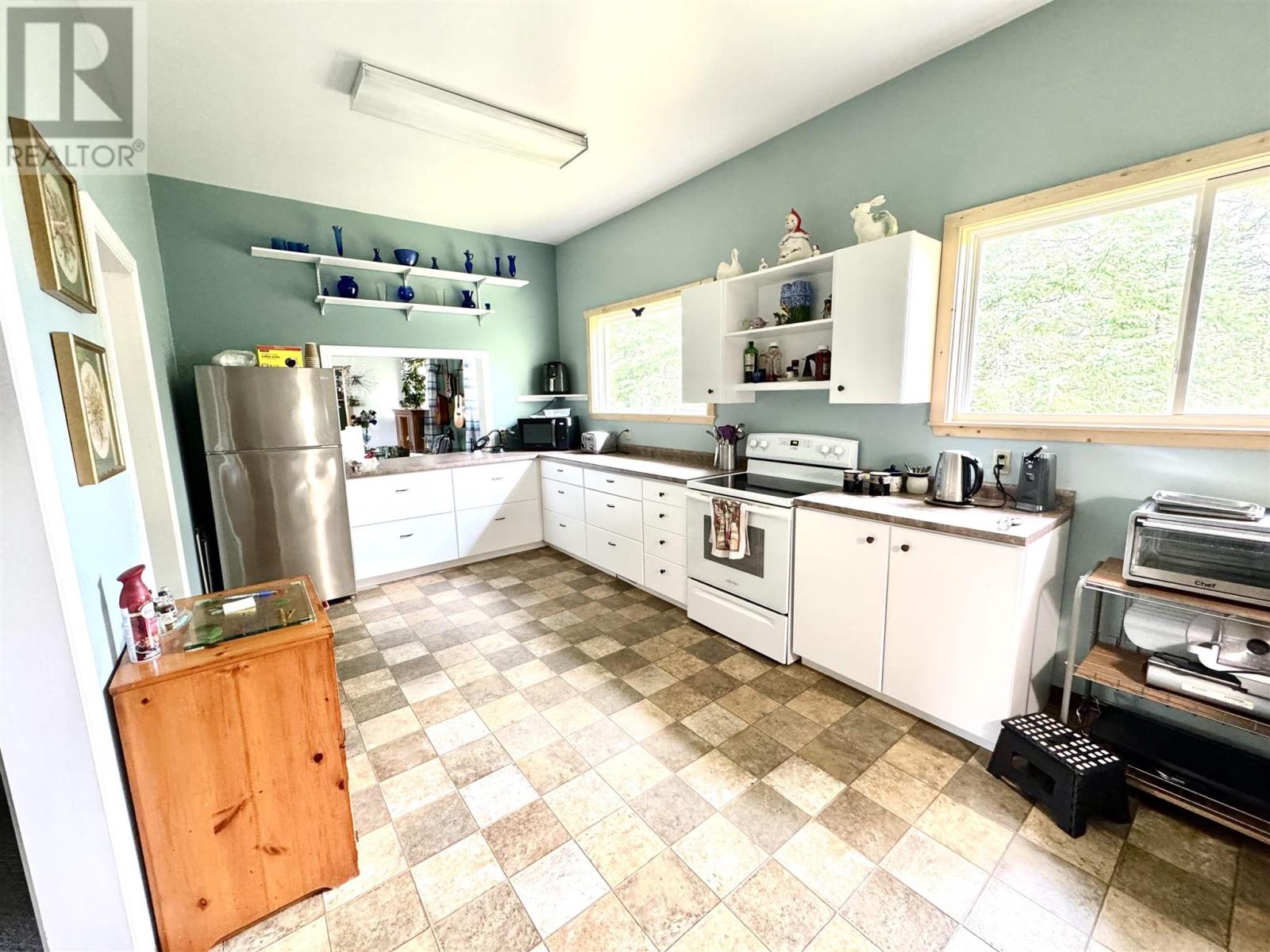 Photo 6 of 323 Hardy Ave, Wawa ON