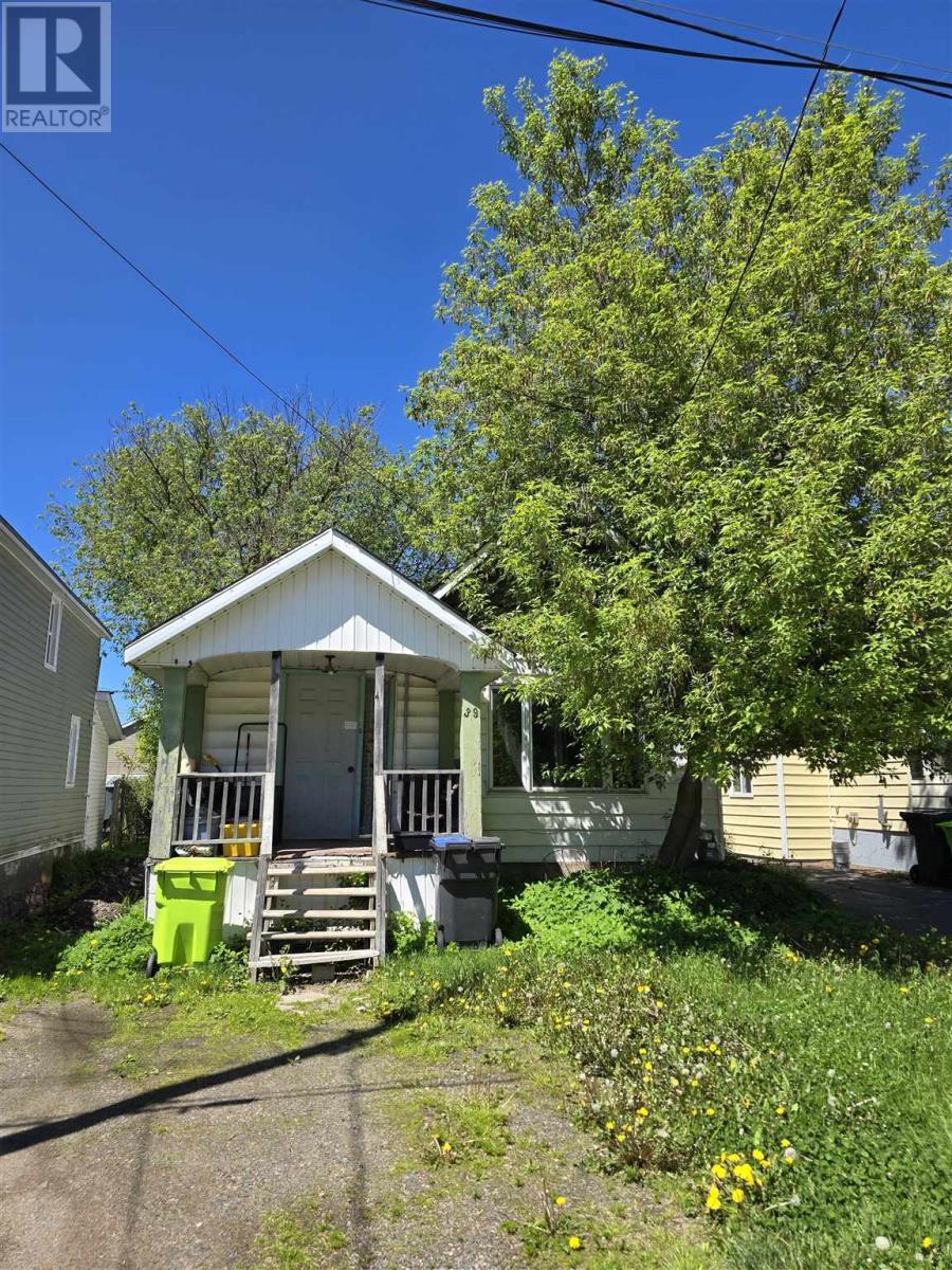 Photo 2 of 39 Grosvenor Ave, Sault Ste Marie ON