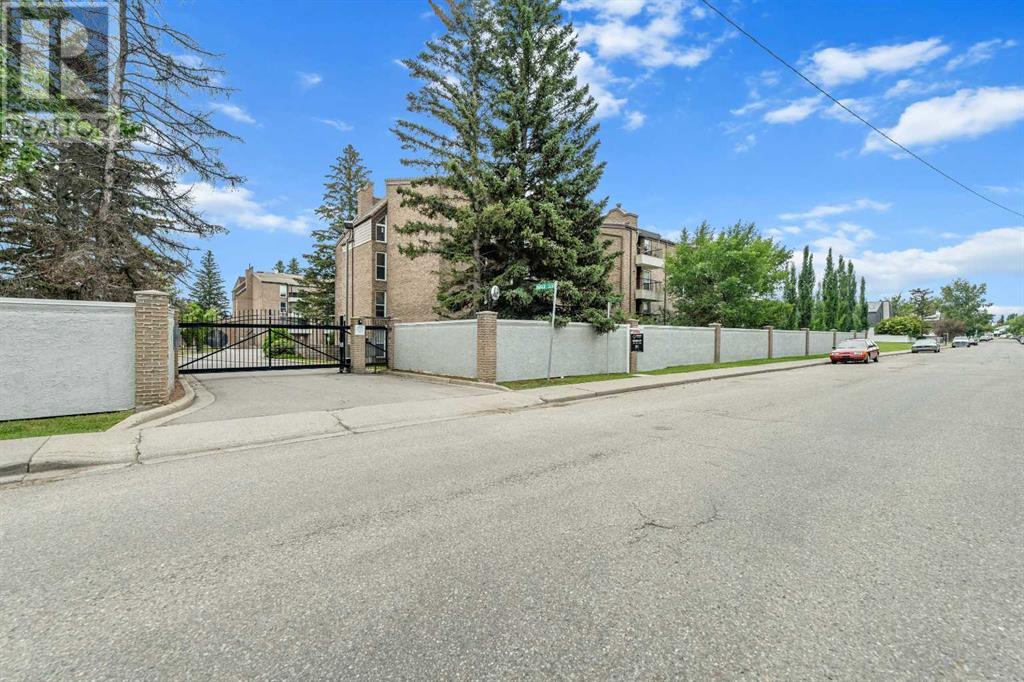 Single Family House for Sale in   Braeglen Close SW Braeside Calgary 