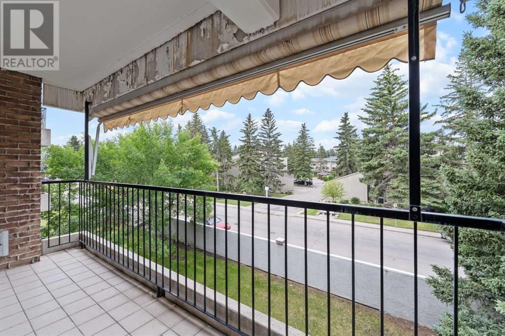 Single Family House for Sale in   Braeglen Close SW Braeside Calgary 