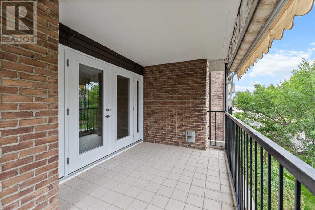 Single Family House for Sale in   Braeglen Close SW Braeside Calgary 