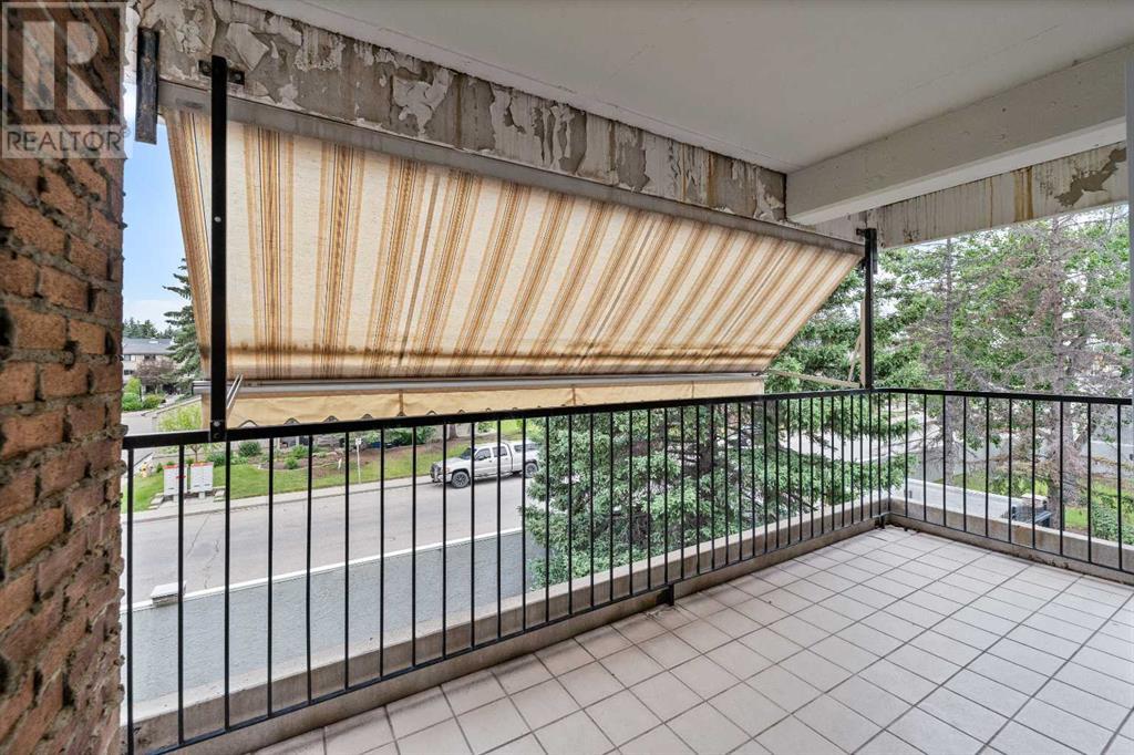 Single Family House for Sale in   Braeglen Close SW Braeside Calgary 