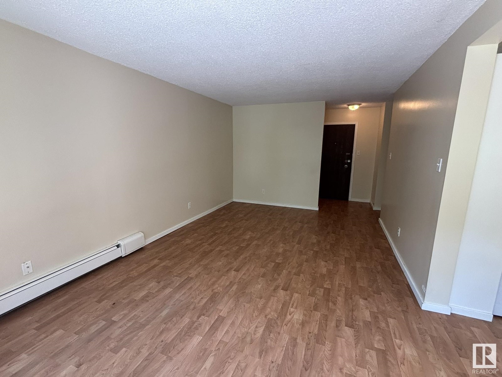 Photo 4 of 301 11308 108 Av Nw Nw, Edmonton AB