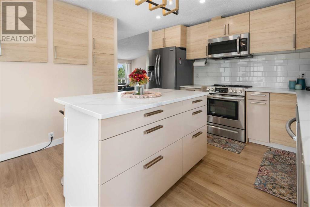 Single Family House Bi-level for Sale in  Woodbine Boulevard SW Woodbine Calgary 