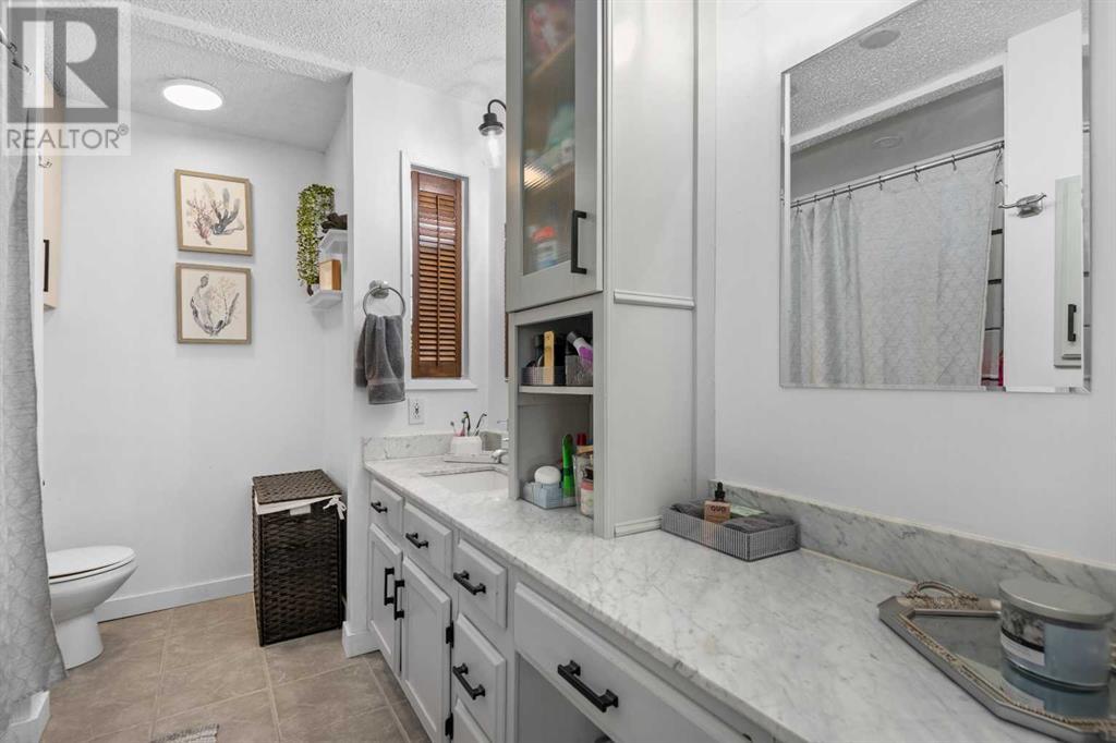 Single Family House Bi-level for Sale in  Woodbine Boulevard SW Woodbine Calgary 