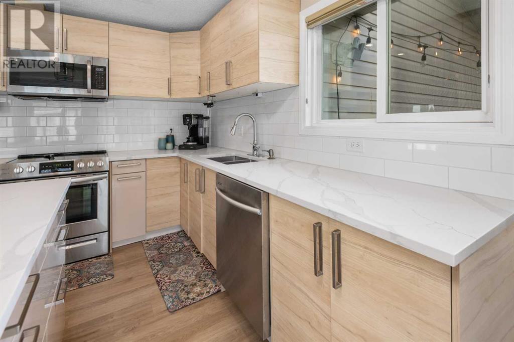 Single Family House Bi-level for Sale in  Woodbine Boulevard SW Woodbine Calgary 