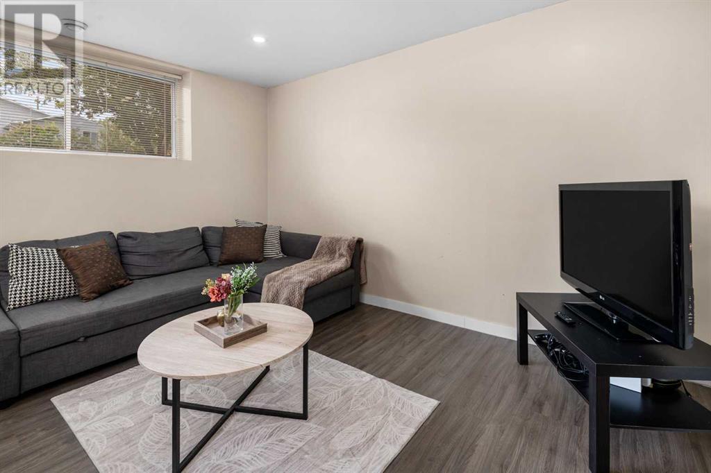 Single Family House Bi-level for Sale in  Woodbine Boulevard SW Woodbine Calgary 