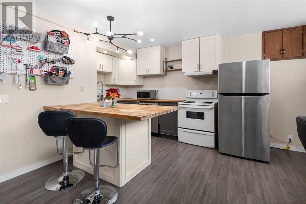 Single Family House Bi-level for Sale in  Woodbine Boulevard SW Woodbine Calgary 