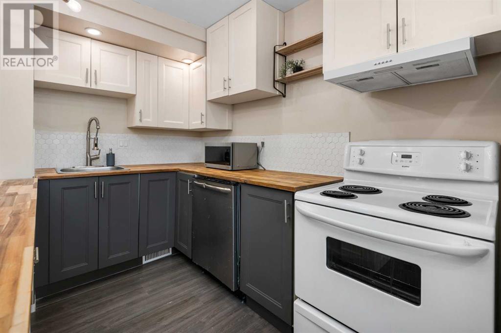 Single Family House Bi-level for Sale in  Woodbine Boulevard SW Woodbine Calgary 