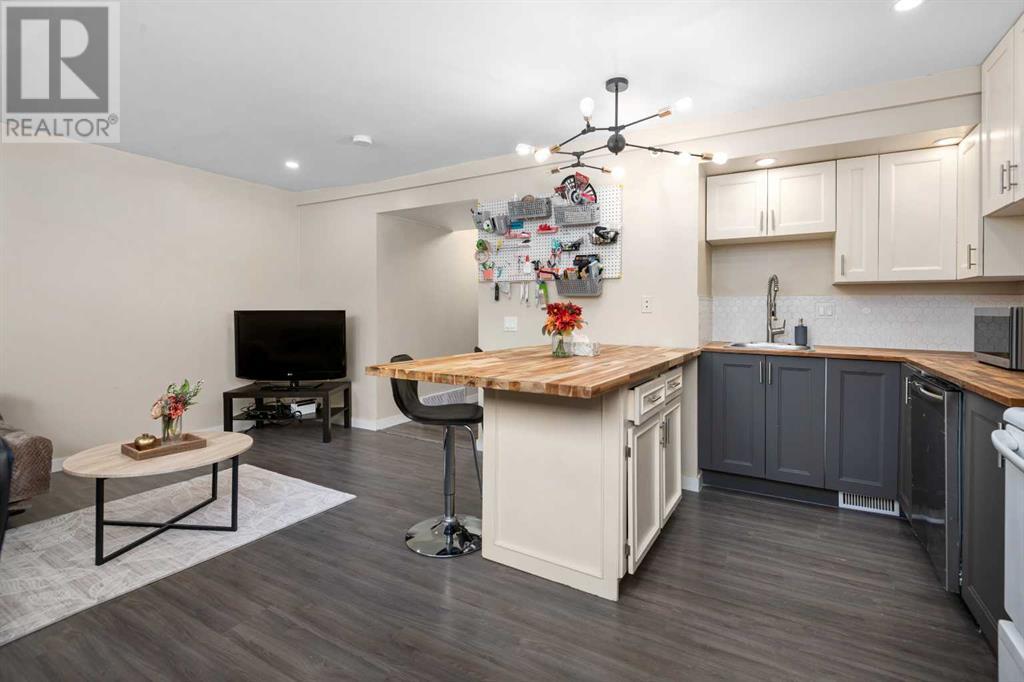 Single Family House Bi-level for Sale in  Woodbine Boulevard SW Woodbine Calgary 