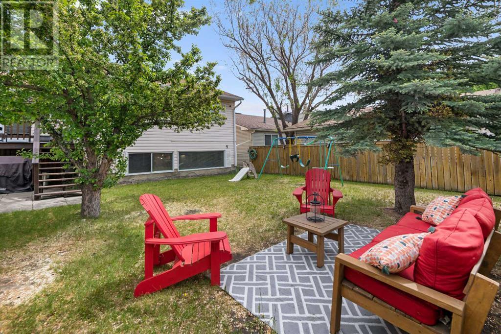 Single Family House Bi-level for Sale in  Woodbine Boulevard SW Woodbine Calgary 