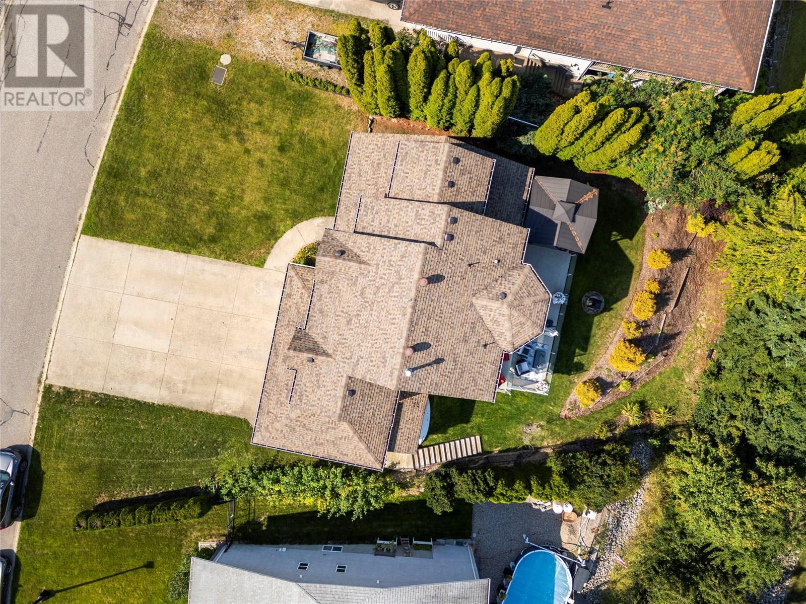 Photo 5 of 1681 18 Avenue Se, Salmon Arm BC