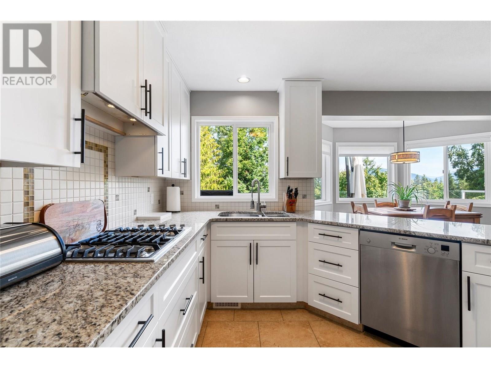 Photo 8 of 1681 18 Avenue Se, Salmon Arm BC