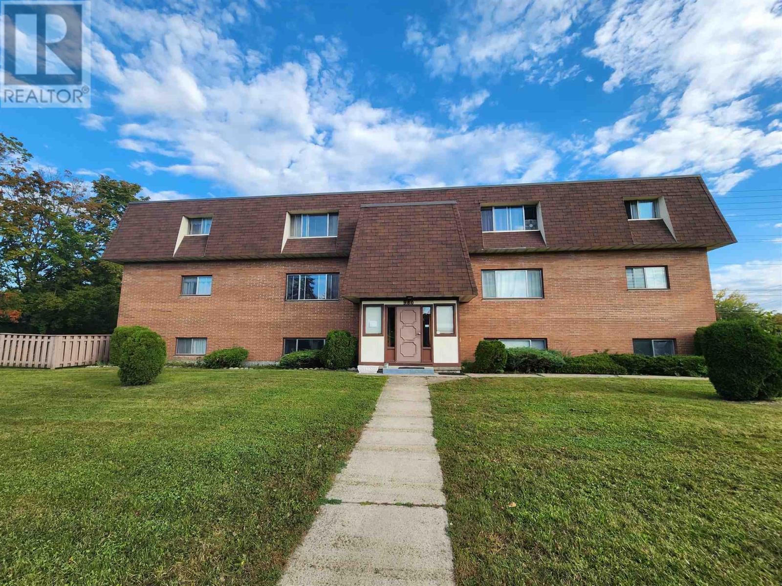Photo 1 of 980 Wellington St, Sault Ste Marie ON
