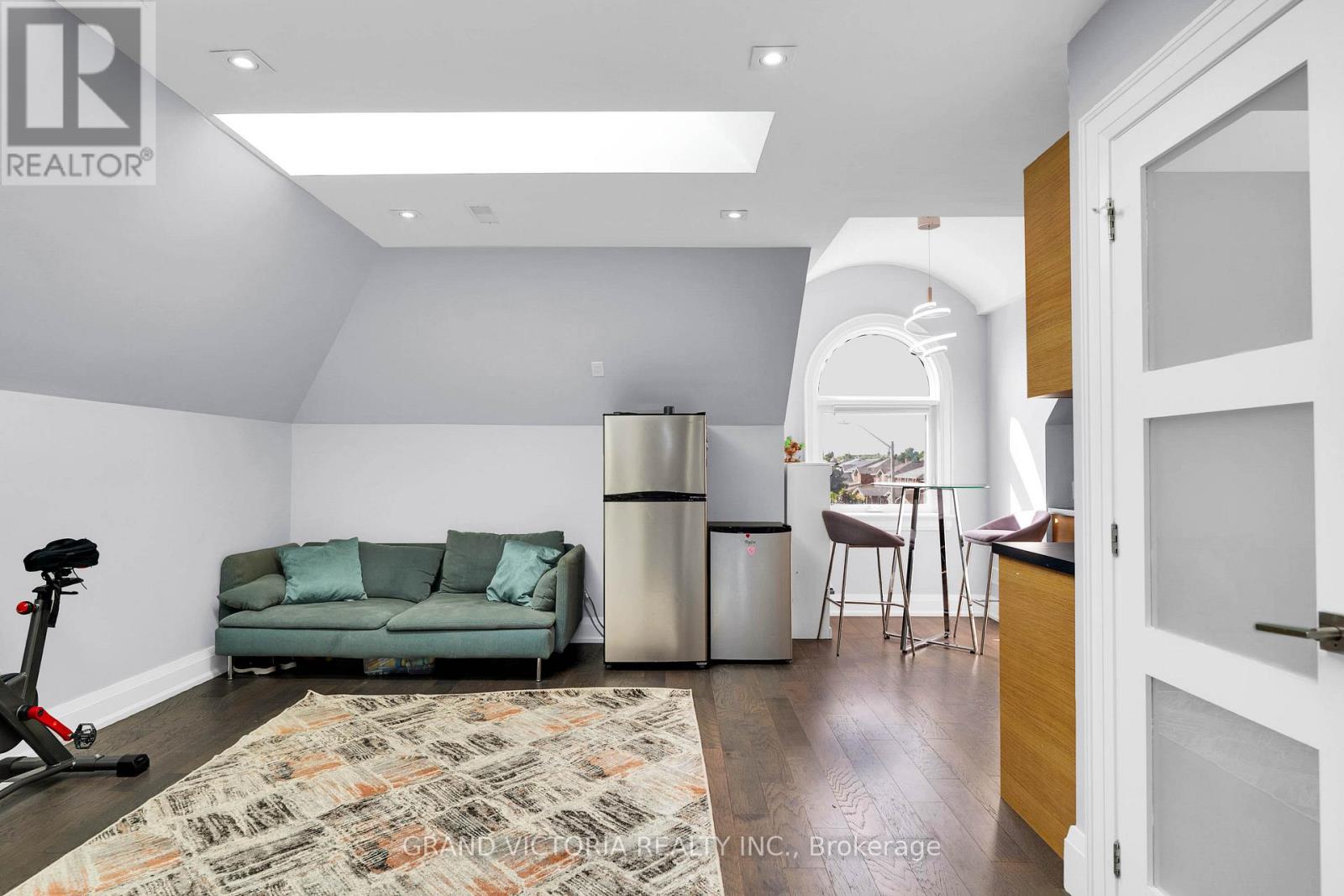 Photo 19 of 898 White Clover Way, Mississauga ON