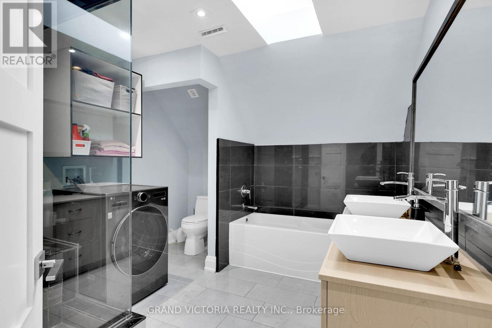 Photo 11 of 898 White Clover Way, Mississauga ON